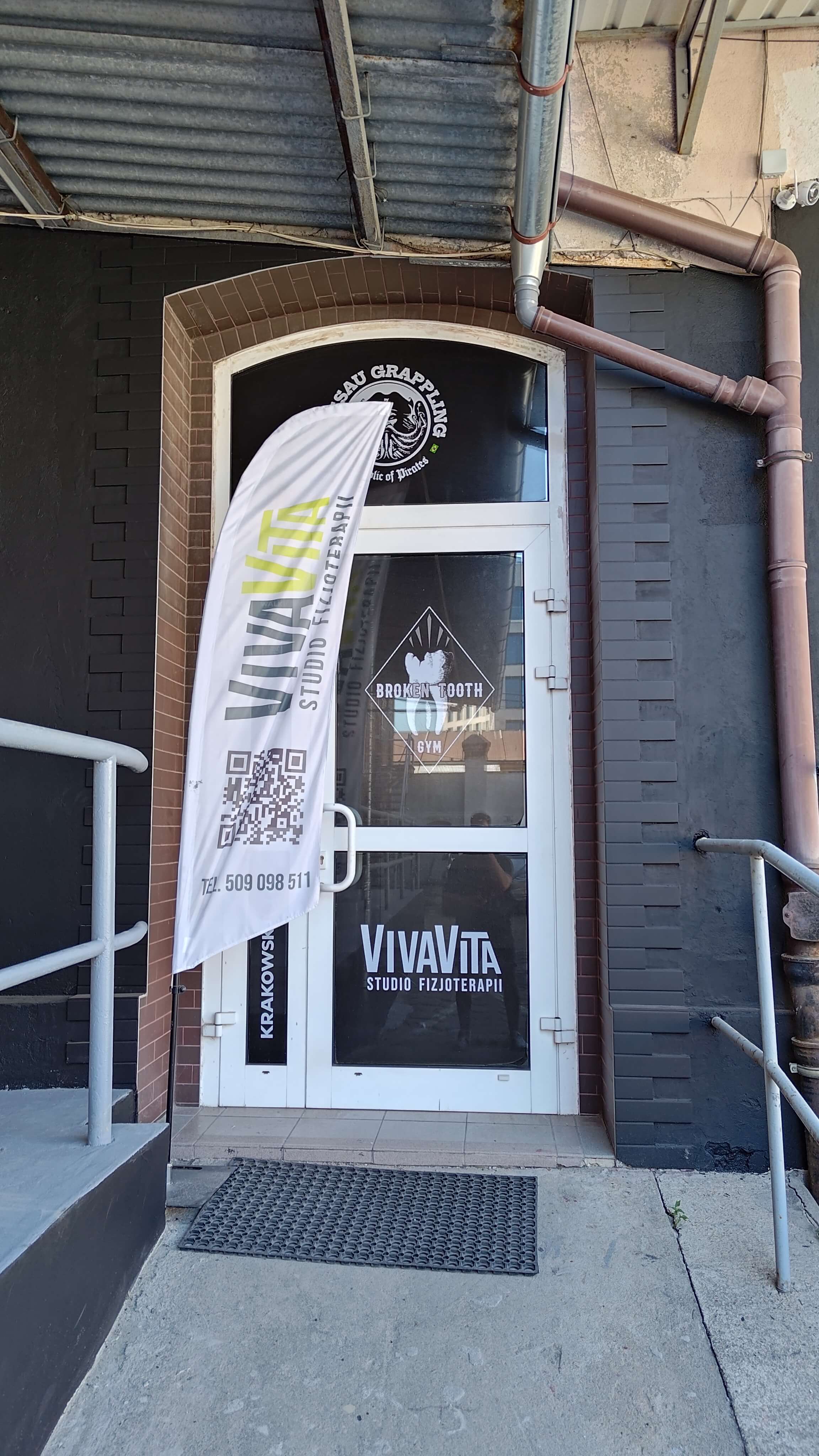 wejście do gabinetu fizjoterapii