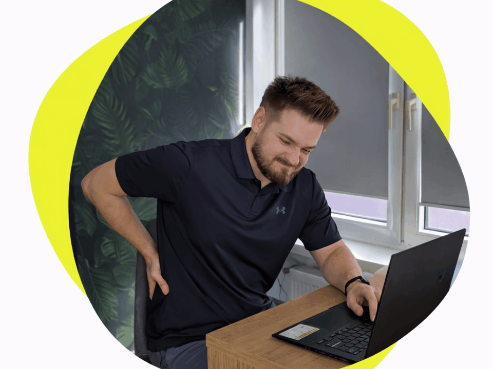 ból pleców przy siedzeniu przy komputerze